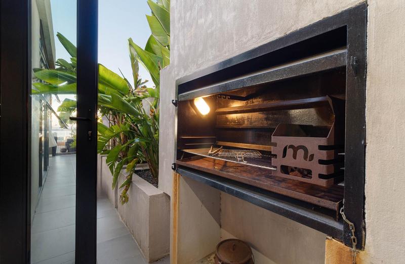 4 Bedroom Property for Sale in Green Point Western Cape